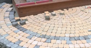 Укладка плитки на крыльцо в Балахне по цене от 836 руб. за м² | ТротуарнаяПлитка