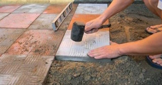 Укладка тротуарной плитки на основание в Балахне в октябре