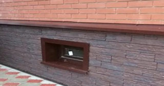 Облицовка цоколя панелями под камень в Балахне в октябре